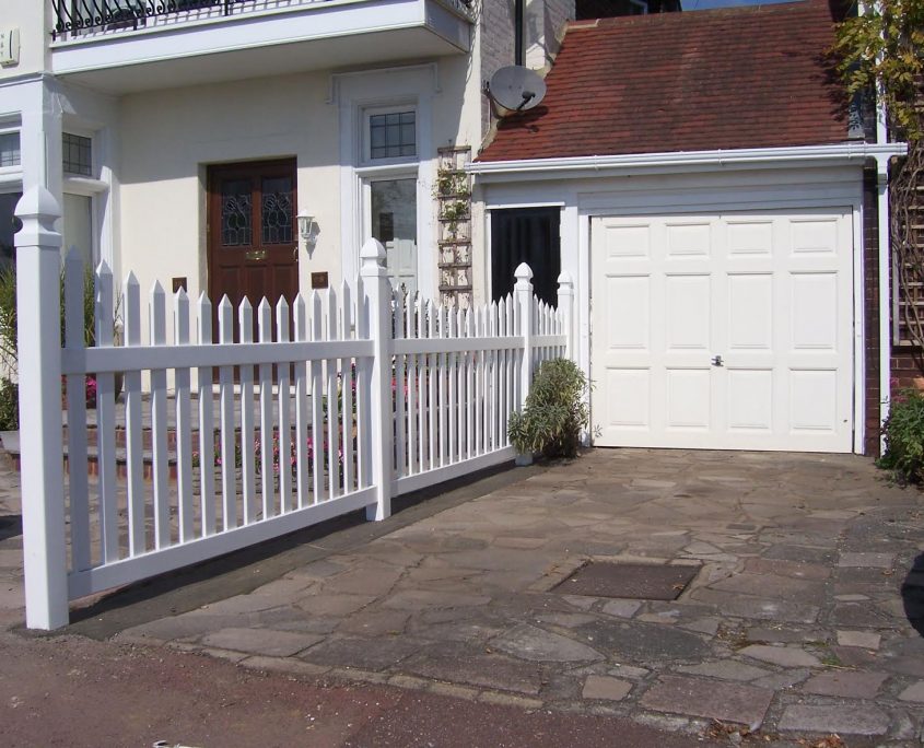 Plastic Fencing - Scalloped Picket Fence