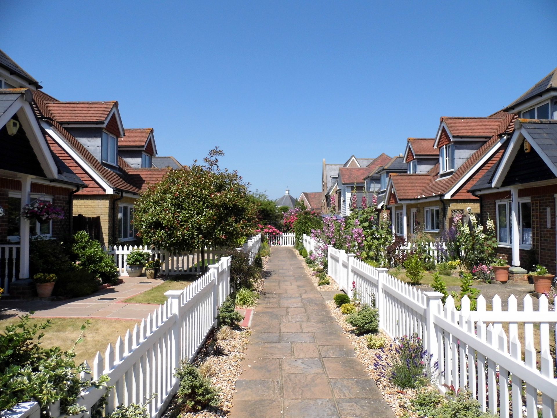 Plastic Fencing - Straight Picket Fence