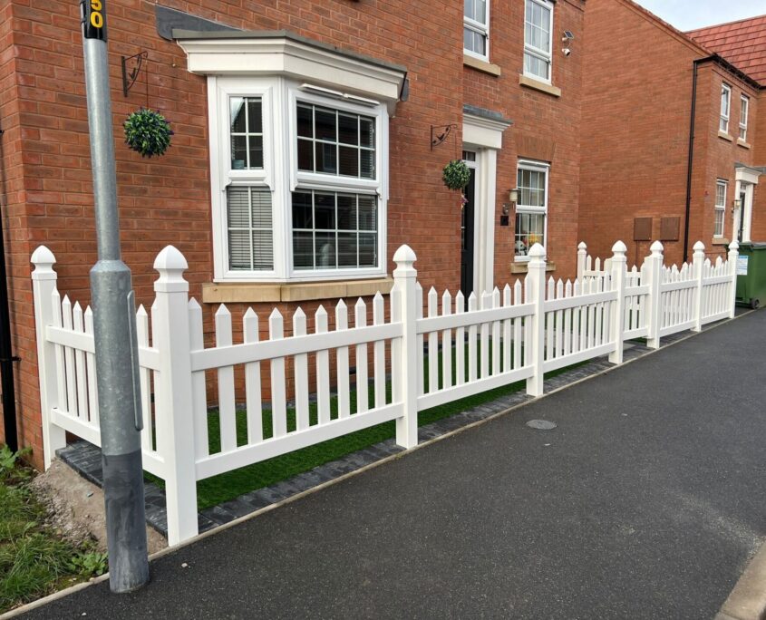 Plastic Fencing - Scalloped Picket Fence